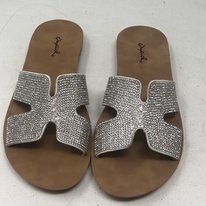 Qupid sz 6 sparkly sandal